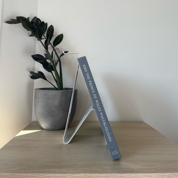 HRH The Prince of Wales Watercolours Coffee Table Book - Picture 1 of 3